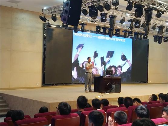 图三:杨鹏瑜副处长对讲座进行总结.jpg